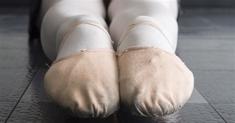 How to Wash Canvas Ballet Shoes: A Detailed Guide with Multiple Views